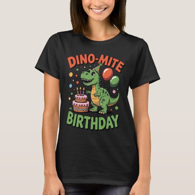 Dino-Mite Födelsedags T-Shirts i Nostalgisk Teckna (Framsida)