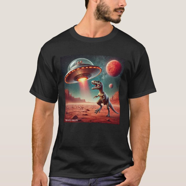 Dino UFO Selfie: Alien Encounter (Man Tshirt) #10 T Shirt (Framsida)