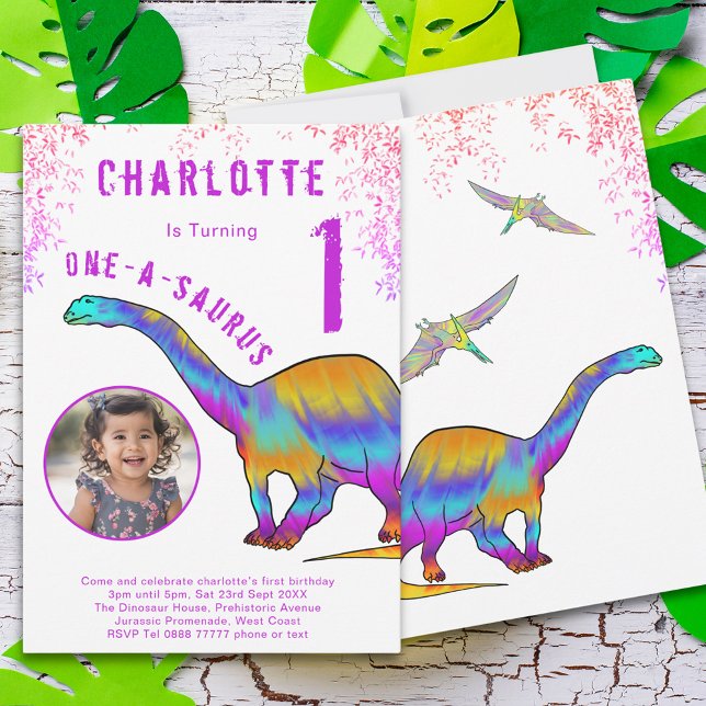 Dinosaur 1-års födelsedagsfest Rosa Foto Inbjudningar (Colorful dinosaur 1st birthday party invitation one-a-saurus watercolor brontosaurus & pterodactyl )