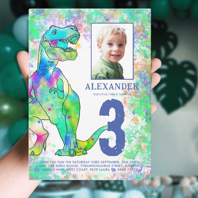 Dinosaur 3-års födelsedagsfest Foto Inbjudningar (Colorful dinosaur 3rd birthday party invitation with photo template T-Rex dino watercolor splash)