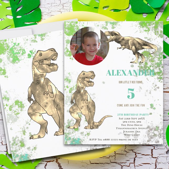 Dinosaur 5-års födelsedags T-Rex fotomall Budgett (Dinosaur T-Rex 5th birthday party budget invitation with photo template green and brown)