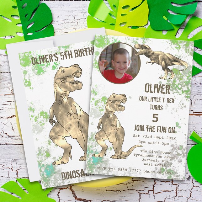Dinosaur 5:e Födelsedagsfesten T Rex Boys Photo Gr Inbjudningar (Dinosaur 5th birthday party invitation with photo template watercolor foliage and T-Rex dino)