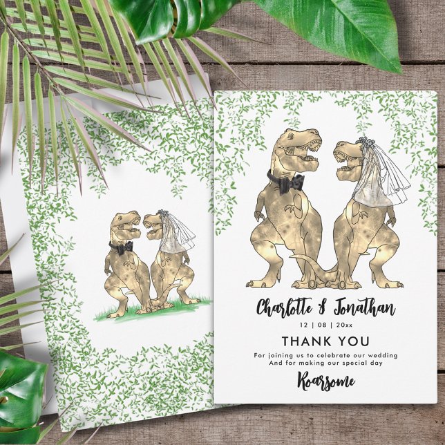 Dinosaur Bride och Groom Bröllop Tack Kort (Dinosaur themed wedding thank you card with funny T-Rex  bride and groom and Jurassic jungle foliage)