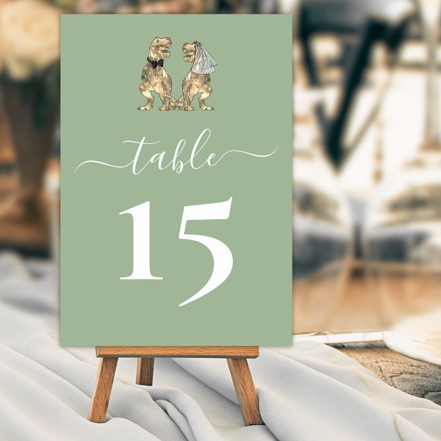 Dinosaur Brud & Brudgum Bröllop Sage Grön Bordsnummer (Dinosaur wedding sage green & white custom table number card T-Rex dino bride & groom elegant modern)