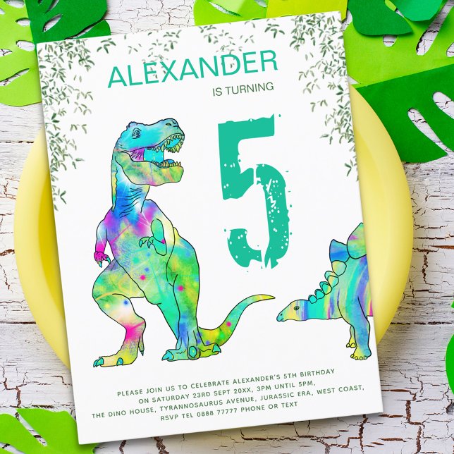 Dinosaur djungel Femte Födelsedagsfestens budget Inbjudan Vykort (T-Rex dinosaur jungle party budget invitation with colorful tyrannosaurus and stegosaurus )