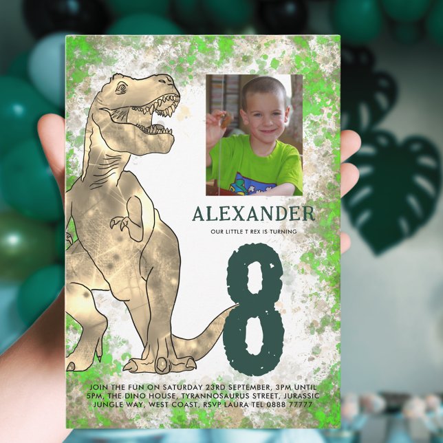 Dinosaur Djungel Födelsedagsfest Foto Modern Inbjudningar (T-Rex dinosaur jungle 8th birthday party invitation with photo template green and brown watercolor )