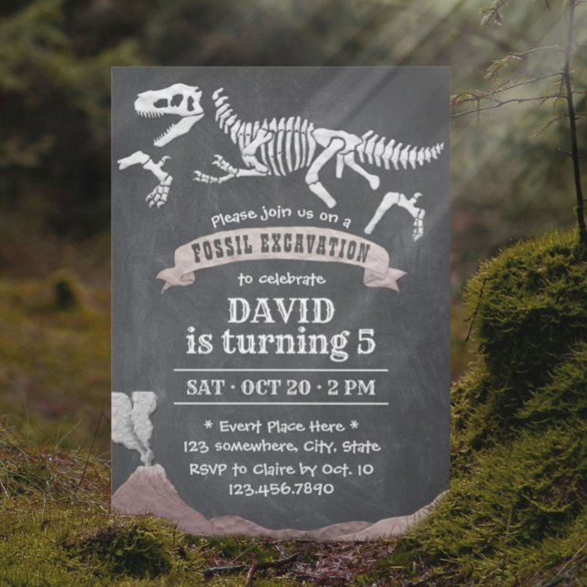 Dinosaur Fossil Excavation Chalkboard Birthday Inbjudningar (Skapare uppladdad)