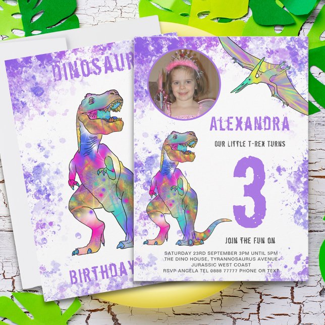 Dinosaur Girls 3:e födelsedag Party Inbjudningar (Girls dinosaur 3rd birthday party invitation with photo template purple watercolor splash)