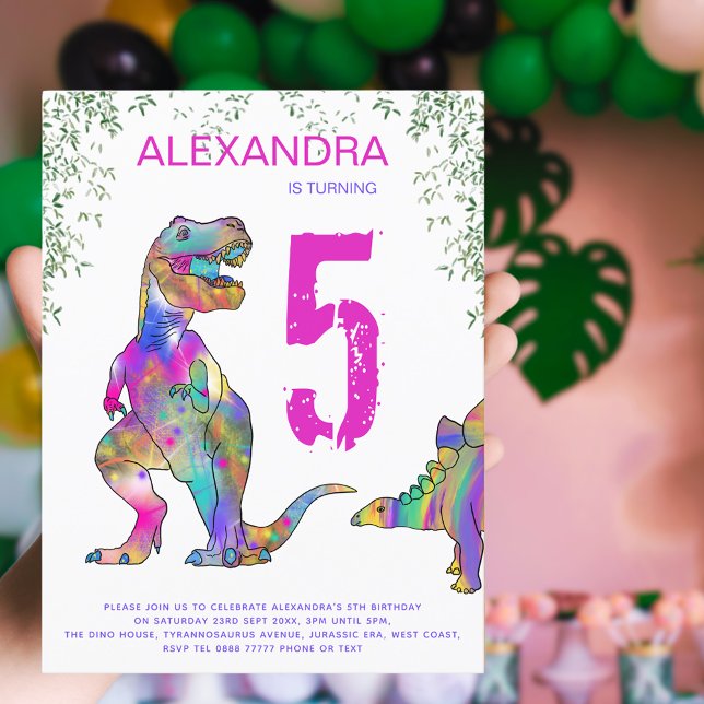 Dinosaur Girls femte Födelsedagsfestens budget Inbjudan Vykort (Dinosaur pink birthday party invitation postcard with colorful T-rex stegosaurus and jungle foliage)