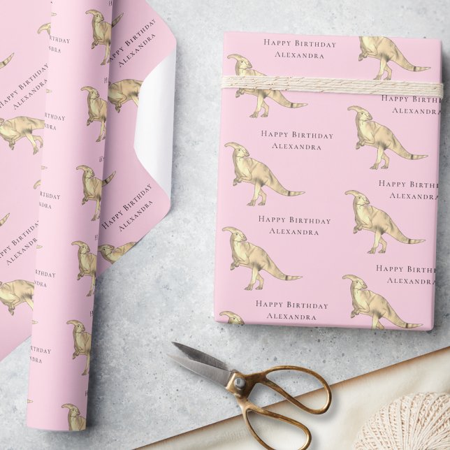 Dinosaur Glad födelsedag Personligt flicknamn Presentpapper (Happy birthday Dinosaur personalized girl name pink gift wrapping paper Cute Parasaurolophus dino)