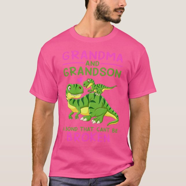 Dinosaur Grandma och Grandson en obligation som in T Shirt (Framsida)