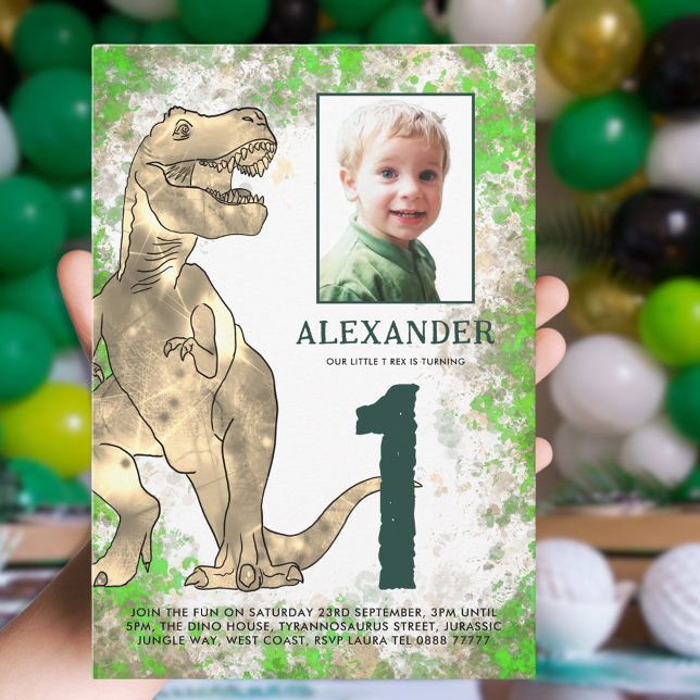 Dinosaur Jungle 1:a födelsedag Party Photo Inbjudningar (Dinosaur T-Rex boys photo 1st birthday party invitation green and brown watercolor)