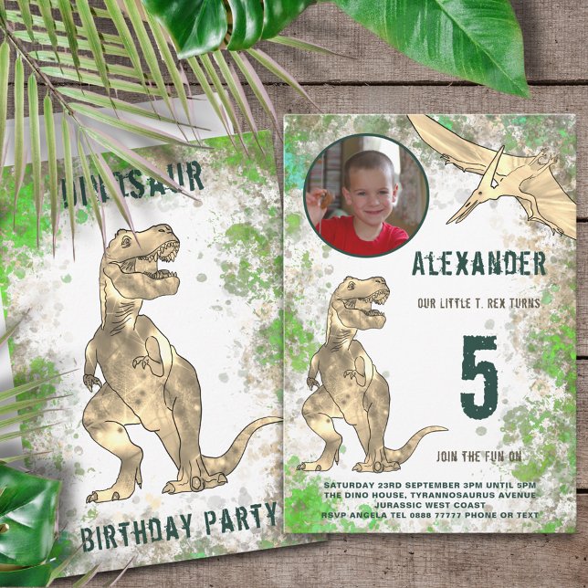 Dinosaur Jungle 5:e Födelsedagsfesten Photo Inbjudningar (Dinosaur jungle 5th birthday party invitation with photo template)