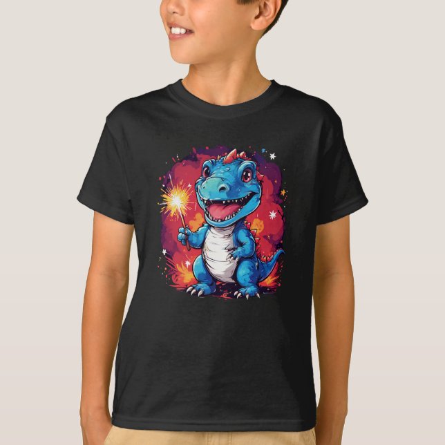 Dinosaur med Sparkler Birthday 4:e juli kur T Shirt (Framsida)