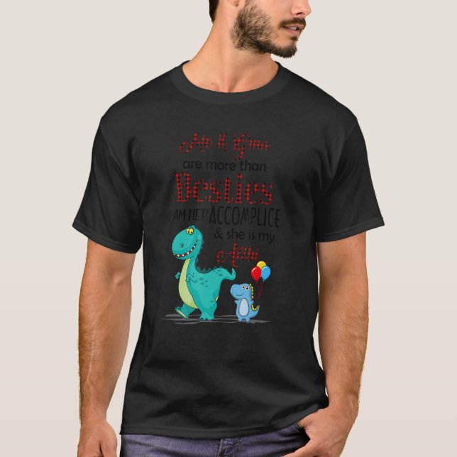 Dinosaur mig och Gma är mer än Besties. T Shirt (Framsida)