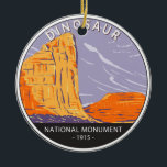 Dinosaur National Monument Vintage Circle<br><div class="desc">Konstruktion för vektorgrafik för Dinosaur. Parken innehåller över 800 paleontologiska platser och har fossilar av dinosaurier,  inklusive Allosaurus,  Deinonychus,  Abydosaurus och olika sauropoder.</div>