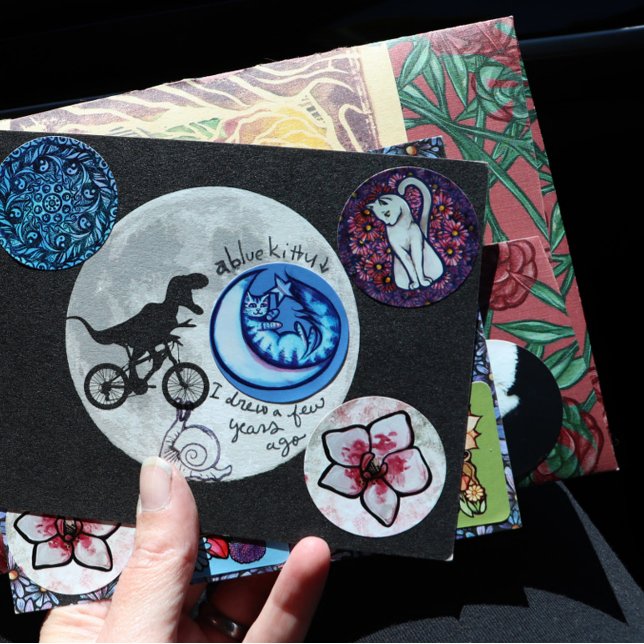 Dinosaur på en bike i Himlar med Måne Kort (Skapare uppladdad)