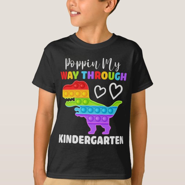 Dinosaur Poppin My Way Through Kindergarten T Shirt (Framsida)