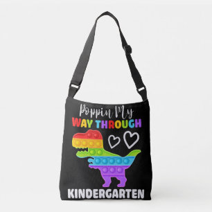 Dinosaur Poppin på mitt sätt genom Kindergarten Axelväska