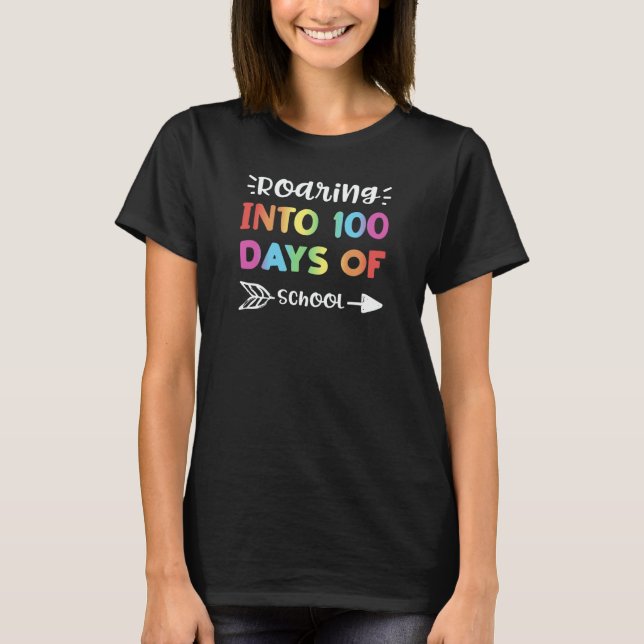 Dinosaur Roaring Into 100 Days Of School Kindergar T Shirt (Framsida)