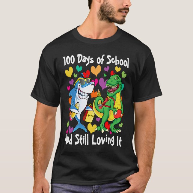 Dinosaur & Shark 100 dagar i skolan och fortfarand T Shirt (Framsida)
