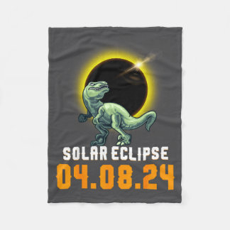 Dinosaur solförmörkelse april 8 2024 Cool Rolig Ec Fleecefilt