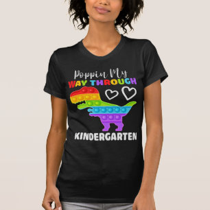 Dinosaur som dyker upp i min förskoleklass t shirt