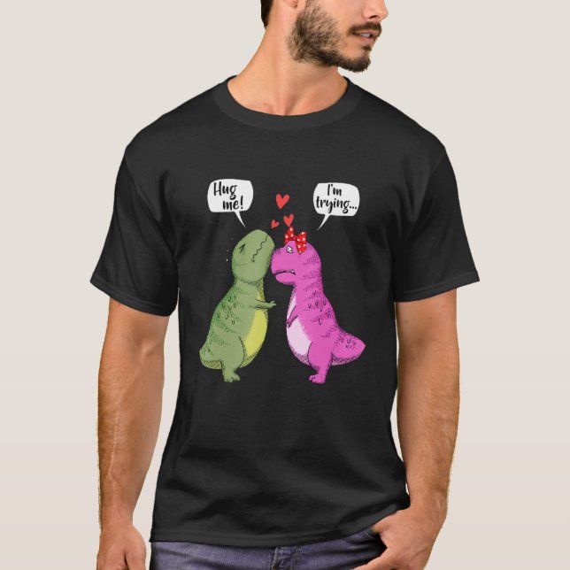 Dinosaur T Rex Couple Hug Me Funny Valentines Day  T Shirt (Framsida)