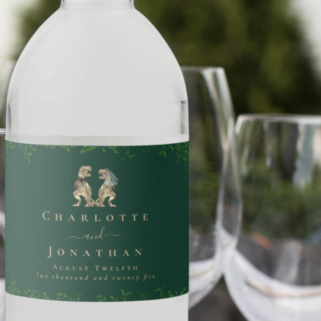 Dinosaur-tema bröllop Mörkgrönt Vattenflaska Etikett (dark green Dinosaur theme wedding personalized water bottle labels T-Rex dino bride and groom )