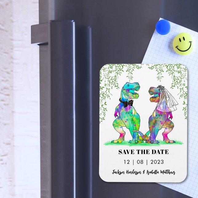Dinosaur-tema Bröllop Spara Datum Magnet (Dinosaur themed wedding save the date invitation magnet colorful T-Rex bride and groom)
