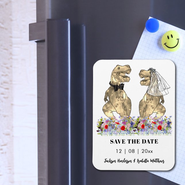 Dinosaur-tema Bröllopsfest Spara datum Magnet (Dinosaur wedding save the date invitation magnet with T-Rex bride and groom with colorful wildflower)