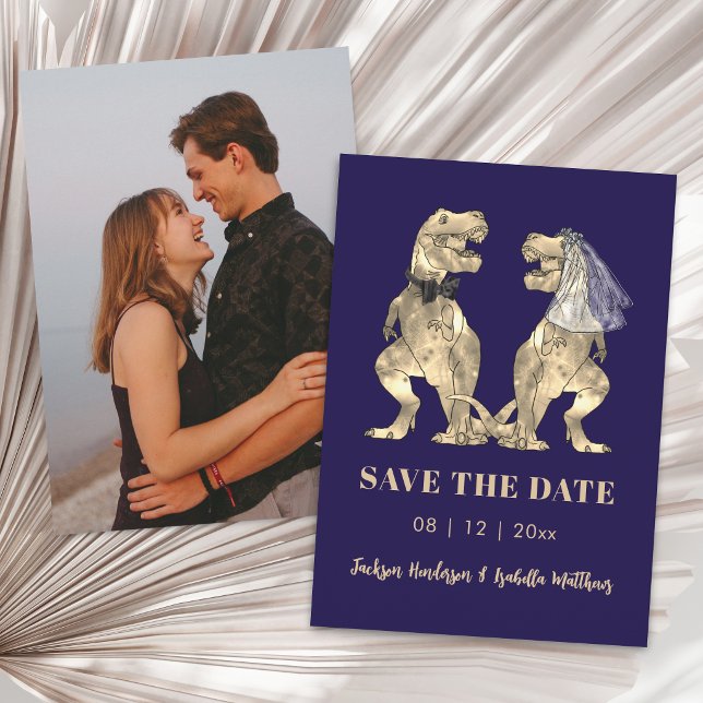 Dinosaur-tema Marinblå Fotobryllup Spara Datumet (Funny dinosaur theme navy blue photo wedding save the date card Simple T-Rex dinosaur bride & groom)