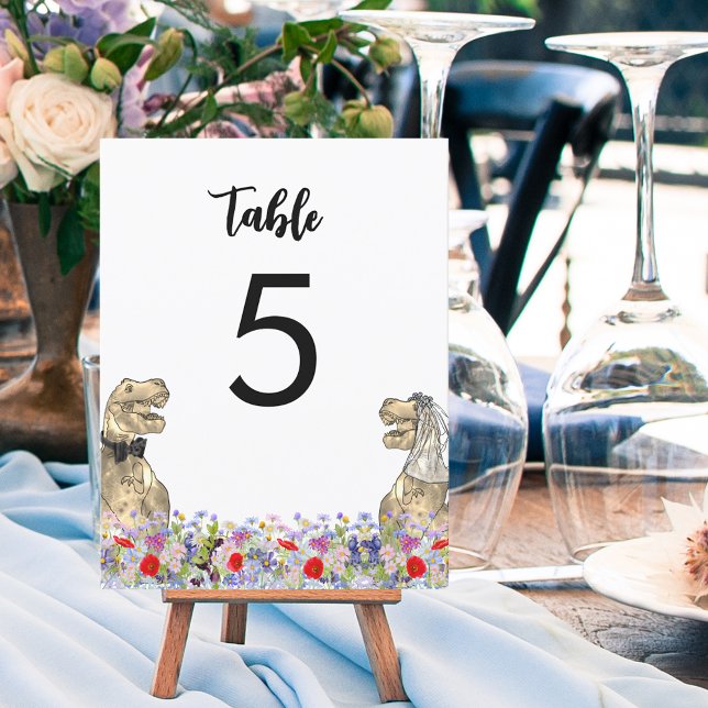 Dinosaur Theme Bröllop (Dinosaur themed wedding T-Rex bride and groom and colorful wildflowers table number sign)