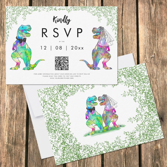 Dinosaur Theme Bröllop QR-kodsvar OSA Kort (Funny Dinosaur Wedding rsvp with T-Rex bride and groom and jungle foliage)