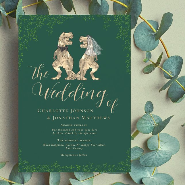 Dinosaur Theme Grönt Bröllop Inbjudningar (Dinosaur wedding green invitation T-Rex dino bride & groom modern elegant script eucalyptus foliage)