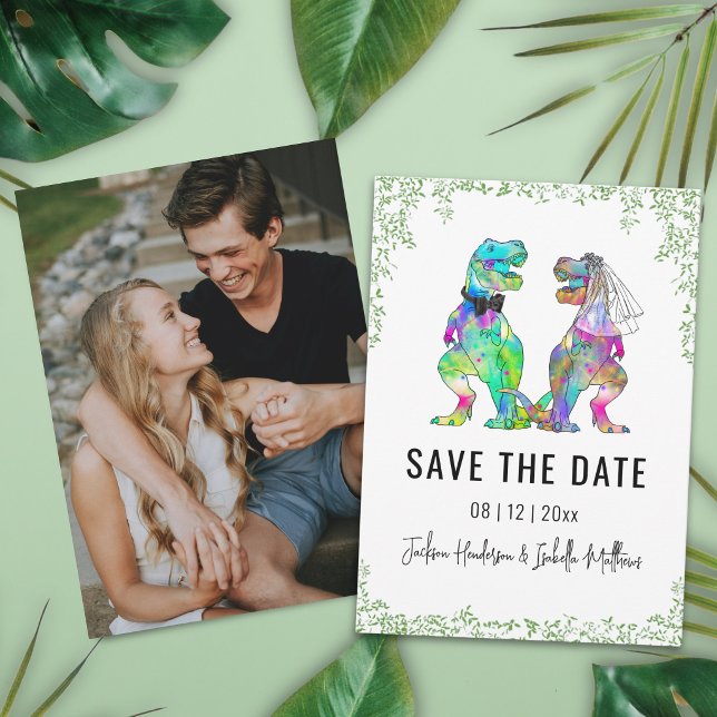 Dinosauriebröllop Spara datum Foto Datumet (Funny colorful watercolor dinosaur theme wedding save the date photo card Modern trendy script)