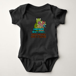 Dinosaurier är inte utdöda... Söt dino gömmer sig T Shirt