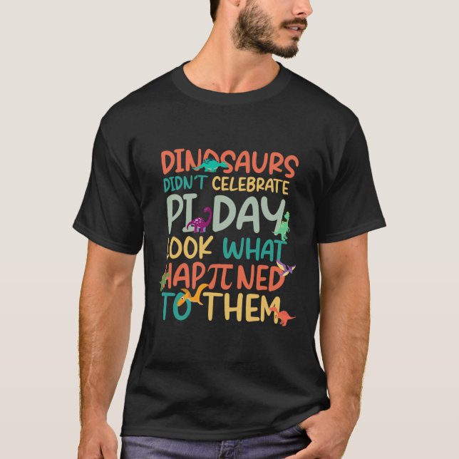 Dinosaurs Didnt Celebrate Pi Day Funny Math Teache T Shirt (Framsida)