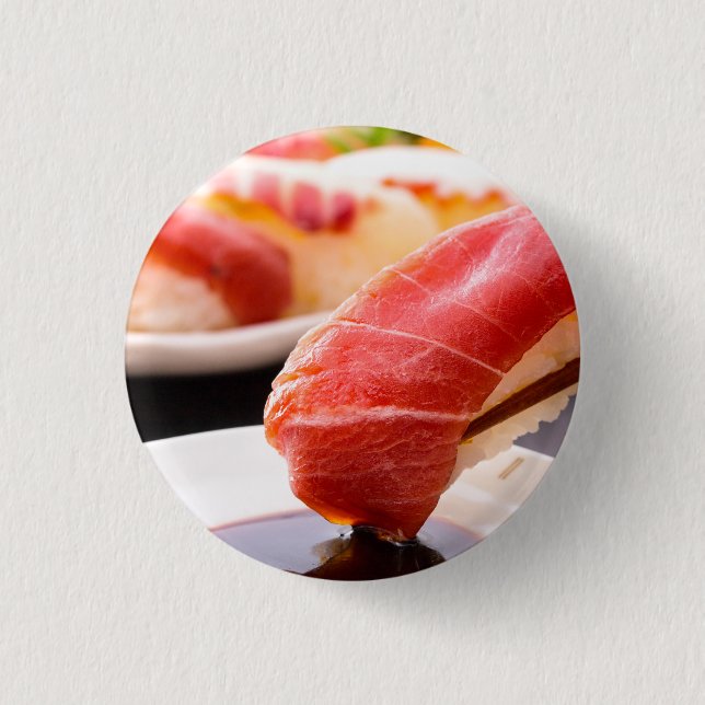 Dipped in Flavor – Sushi Badge by SUSHIMI Knapp (Framsida)