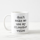 Direktör för Humor-offerten för Funny Theater Älsk Kaffemugg<br><div class="desc">Den här roligten mugg har ett lustigt teatercitat från älskare humor för regissörer - Gör mig inte till Använda till Voice - i ren skrivmaskin. Direktören i ord kan anpassas. Underbar presentidé!</div>