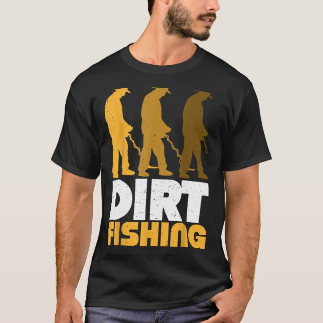 Dirt Fishing Detector Searching for Treasure T Shirt (Framsida)