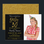 Dirty 30 Gold Foil Birthday-inbjudan Inbjudningar<br><div class="desc">Dirty 30 Black and Faux Gold Foil Glamous Birthday bjudande. Fotot i den här inbjudan kan uppdateras samt namn,  datum och plats.</div>