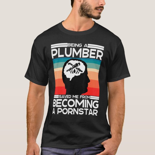 Dirty Joke Humor säger: Pipefitter Plumber on T Shirt (Framsida)