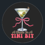 Dirty Martini Bachelorette Möhippa Bow A Bride in  Runt Klistermärke<br><div class="desc">Dirty Martini Bachelorette Möhippa Bow A Bride in a Tini Bit</div>