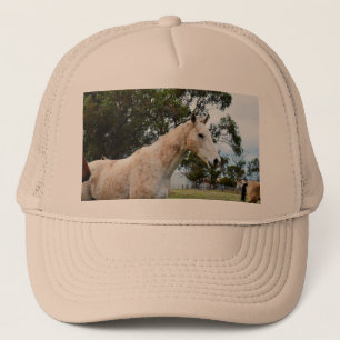 Dirty Roligt: Muddy Big White Horse Keps
