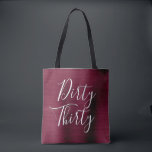 Dirty Trety Birthday Lila Burgundy Marsala Tygkasse<br><div class="desc">Dirty Thirty Party Modern Girly Metallic Lila Burgundy Marsala Party Bag,  som är perfekt för en Födelsedagsfest i Cranberry Maroon. Denna påse i party är perfekt i trettio Födelsedagsfester. Året kan också bytas ut mot denna väska. Om du behöver ytterligare matchande artiklar kontaktar du designern.</div>