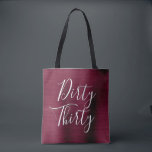 Dirty Trety Birthday Lila Burgundy Marsala Tygkasse<br><div class="desc">Dirty Thirty Party Modern Girly Metallic Lila Burgundy Marsala Party Bag,  som är perfekt för en Födelsedagsfest i Cranberry Maroon. Denna påse i party är perfekt i trettio Födelsedagsfester. Året kan också bytas ut mot denna väska. Om du behöver ytterligare matchande artiklar kontaktar du designern.</div>
