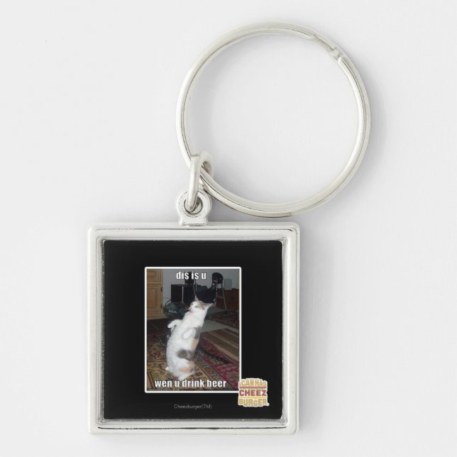 dis is u fyrkantig silverfärgad nyckelring (Framsidan)