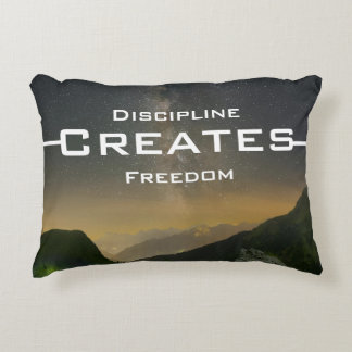Discipline Creates Freedom – Accent Pillow Prydnadskudde