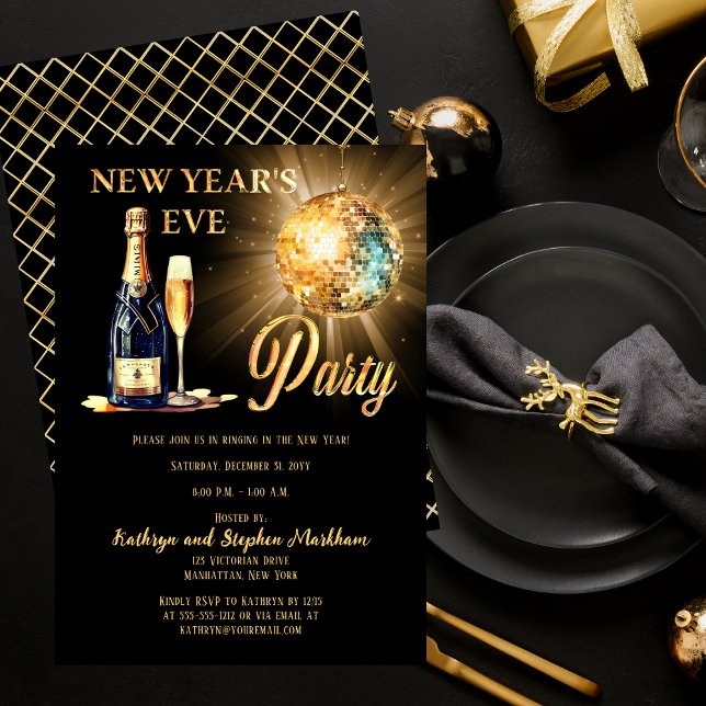 Disco and Champagne Black Guld Nyårsafton Party Inbjudningar (Disco Ball and Champagne with Glass Black and Gold Tone New Year's Eve Party Invitation)